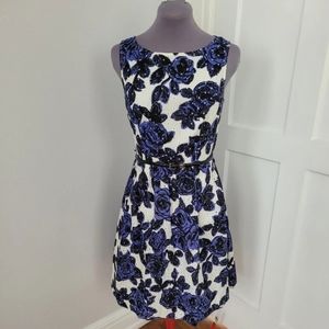 Eyelet dress with pockets